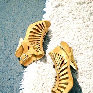 D’s Heels l Camel Brown l Side zip l 8.5 l EUC